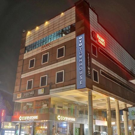 Oyo Townhouse 1070 Ramis Plaza Hotel Tullipurmbu Exterior foto