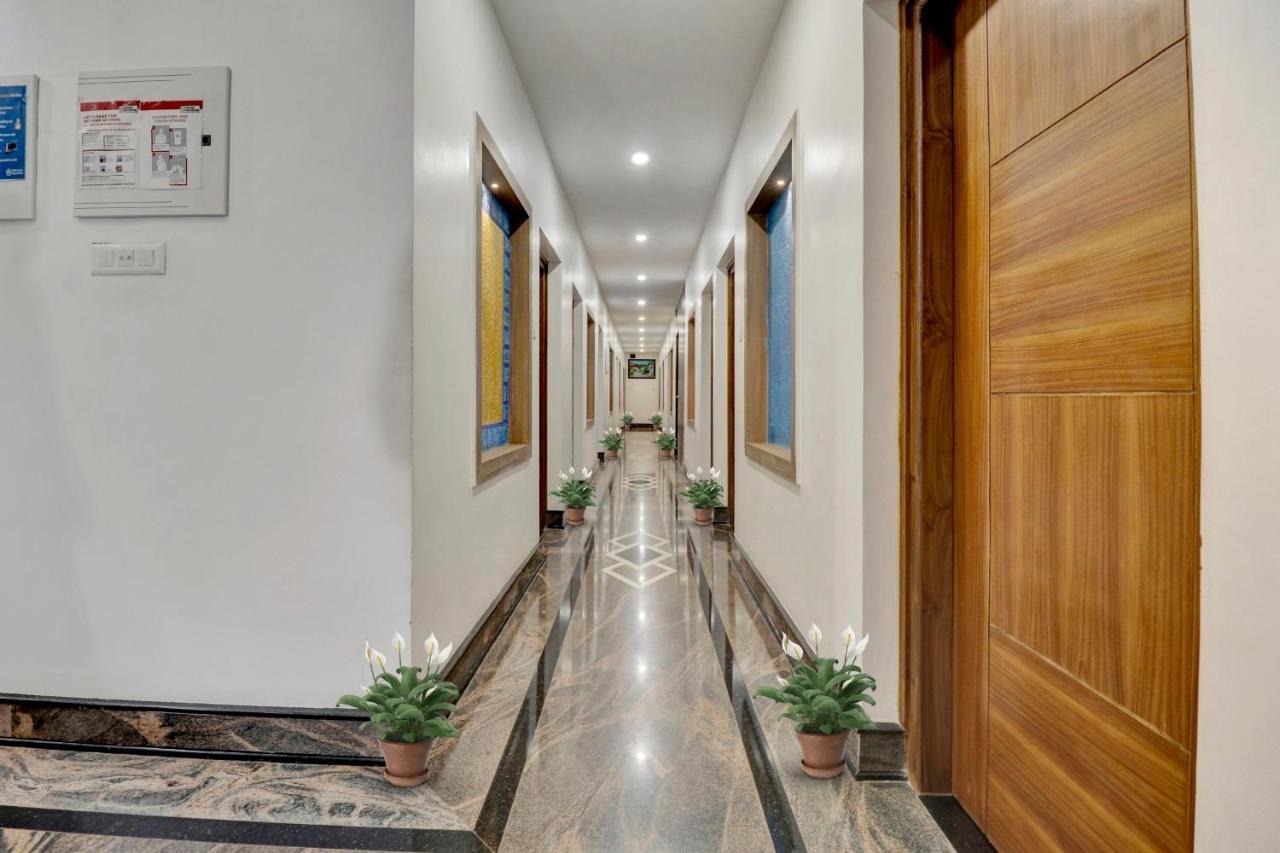 Oyo Townhouse 1070 Ramis Plaza Hotel Tullipurmbu Exterior foto
