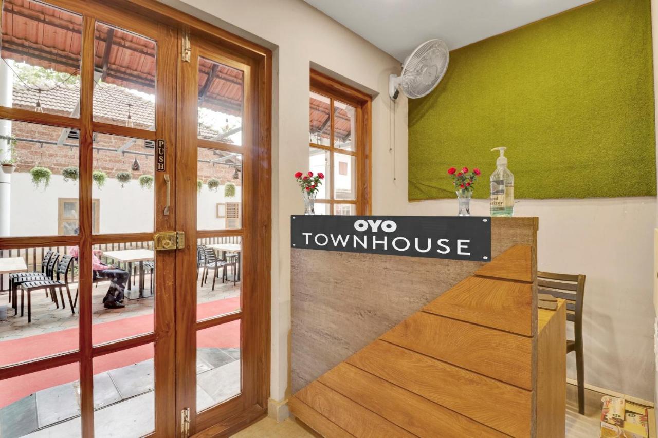 Oyo Townhouse 1070 Ramis Plaza Hotel Tullipurmbu Exterior foto